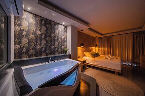 HOM54 Luxury Suites