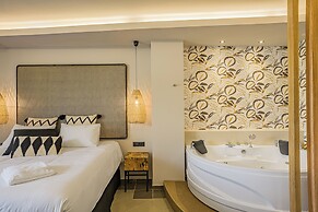 HOM54 Luxury Suites