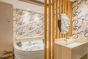 HOM54 Luxury Suites