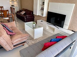 Apartment with Pool, Gym & A/C (507)