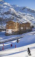Apartment in Tignes With Slope Access & Spa