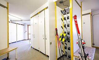 Apartment in Les Menuires With Spa & Ski Access