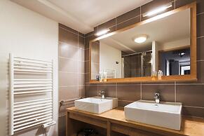 Apartment in Les Menuires With Spa & Ski Access