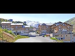 Apartment in Les Menuires With Spa & Pool
