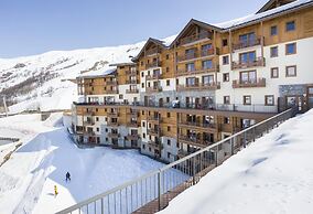 Apartment in Les Menuires With Spa & Pool