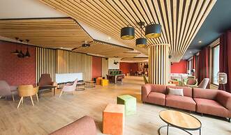 Apartment in Le Corbier With Spa & Pool