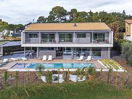 Villa 4 Bedrooms 8 PAX