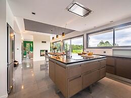 Villa 4 Bedrooms 8 PAX