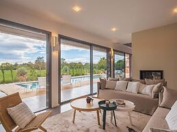 Villa 4 Bedrooms 8 PAX