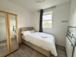 Three Double Rooms in Spacious Home
