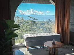 Caldera Hotel & Restaurant