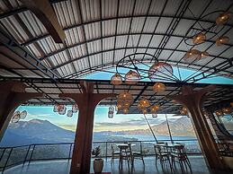 Caldera Hotel & Restaurant