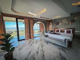 Caldera Hotel & Restaurant