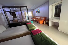 Chompoo Inn
