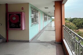 Chompoo Inn