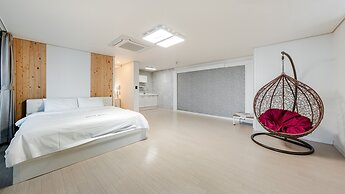 Yeosu Wellstay Pool Villa