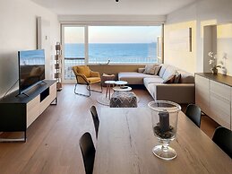 Flat by the Seaside With Stunning Ocean Views