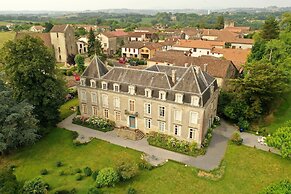 Le Château D'Estrac
