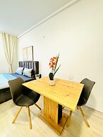 Spacious 7BR Apartment Prime Location