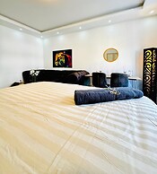 Spacious 7BR Apartment Prime Location