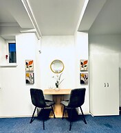 Spacious 7BR Apartment Prime Location
