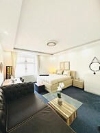 Spacious 7BR Apartment Prime Location