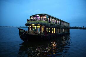 Honeymoon Boathouse