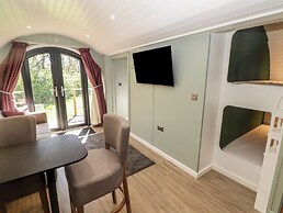 The Hazel Hobbit Pod