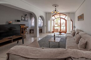 Villa Tricia 6 Bedroom Las Americas