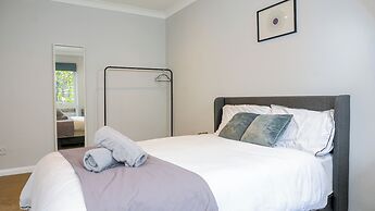 Apartmentsleeps3-balcony-valleyview-parking