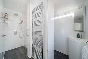 5 Bed House - Sleeps 11 - Garden