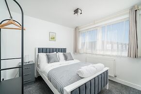 5 Bed House - Sleeps 11 - Garden