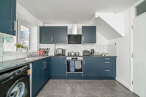 5 Bed House - Sleeps 11 - Garden