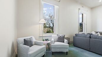 Colonial Bank Motel