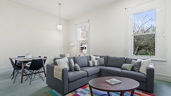 Colonial Bank Motel
