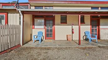 Colonial Bank Motel