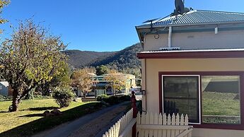 Colonial Bank Motel