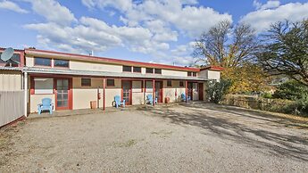 Colonial Bank Motel