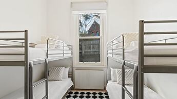 Colonial Bank Motel
