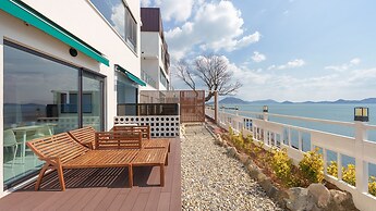 Yeosu Jangsuri Poolvilla&spa Pension