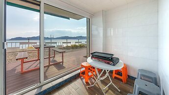 Yeosu Jangsuri Poolvilla&spa Pension
