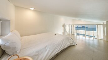 Yeosu Jangsuri Poolvilla&spa Pension
