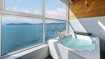 Yeosu Jangsuri Poolvilla&spa Pension