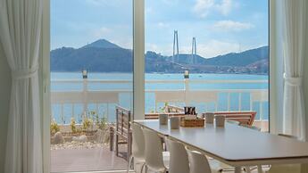 Yeosu Jangsuri Poolvilla&spa Pension