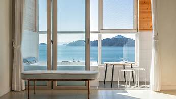 Yeosu Jangsuri Poolvilla&spa Pension