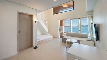 Yeosu Jangsuri Poolvilla&spa Pension