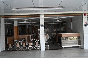 HOTEL PARQOTEL