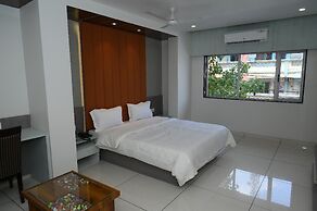 HOTEL PARQOTEL