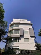 Evara By Meraki Inn