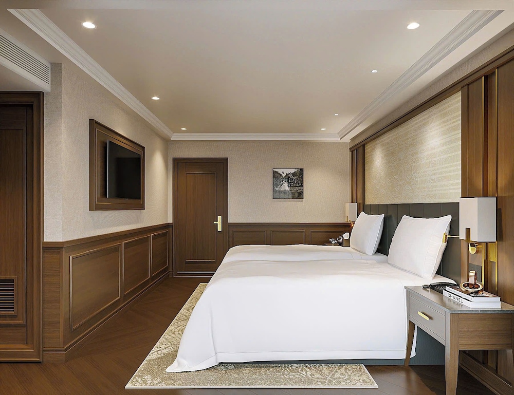 Paradise Legacy Cruise Halong